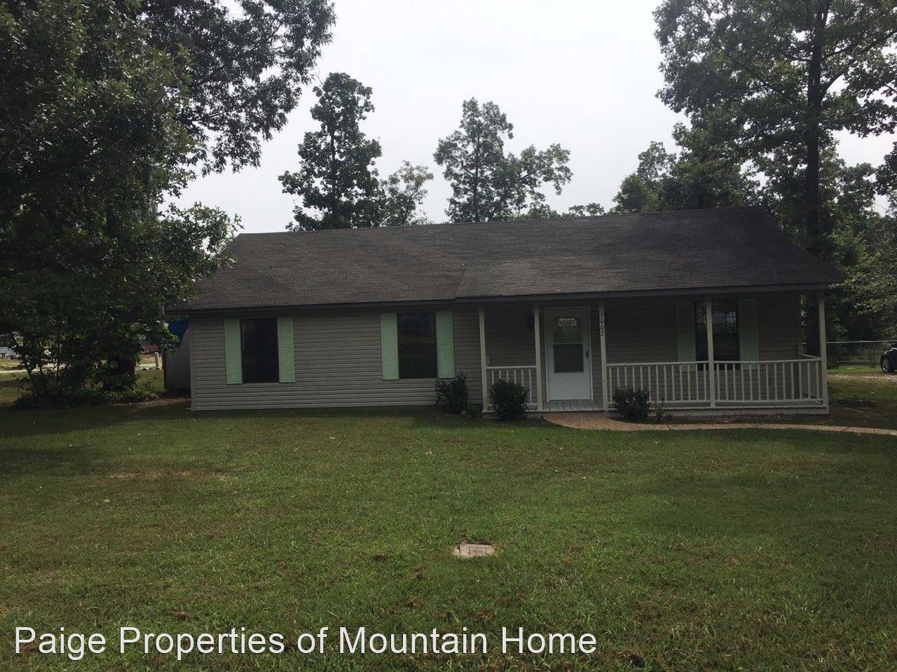 1002 Honeysuckle Ave - Photo 3 of 16