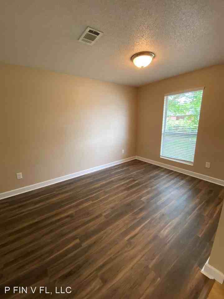 620 Carrier Dr - Photo 2 of 23