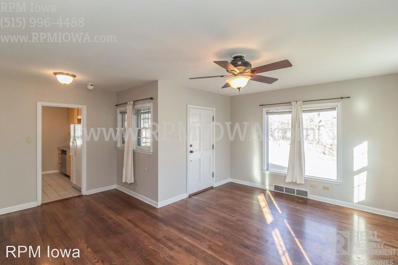 306 31st St - Photo 3 of 17