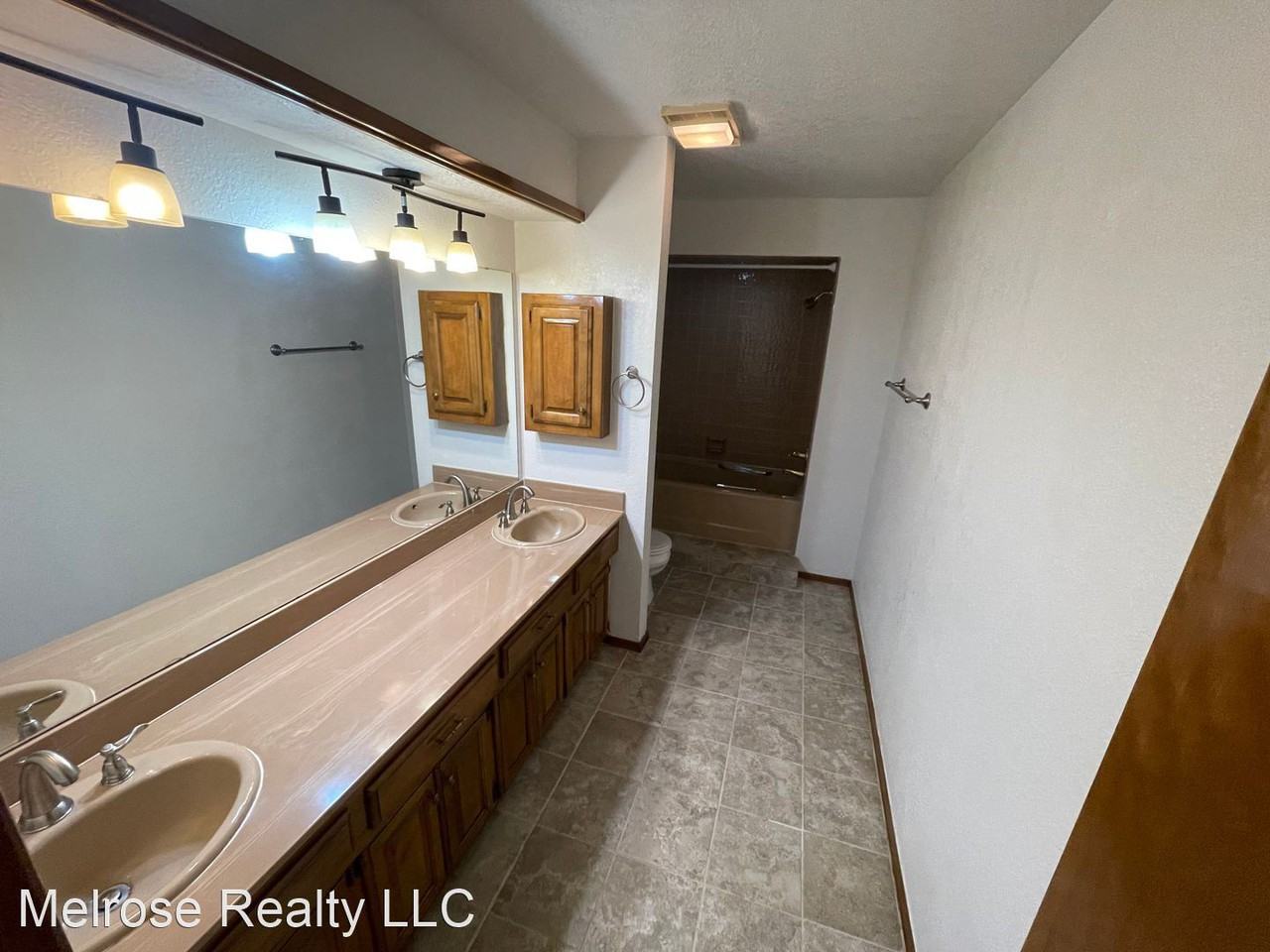 7017 N Spinnaker Ln - Photo 3 of 5