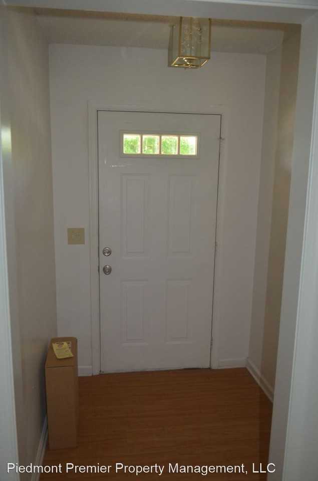 527 Mystic Dr - Photo 2 of 17