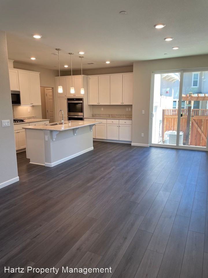 777 Country Club Dr - Photo 2 of 31