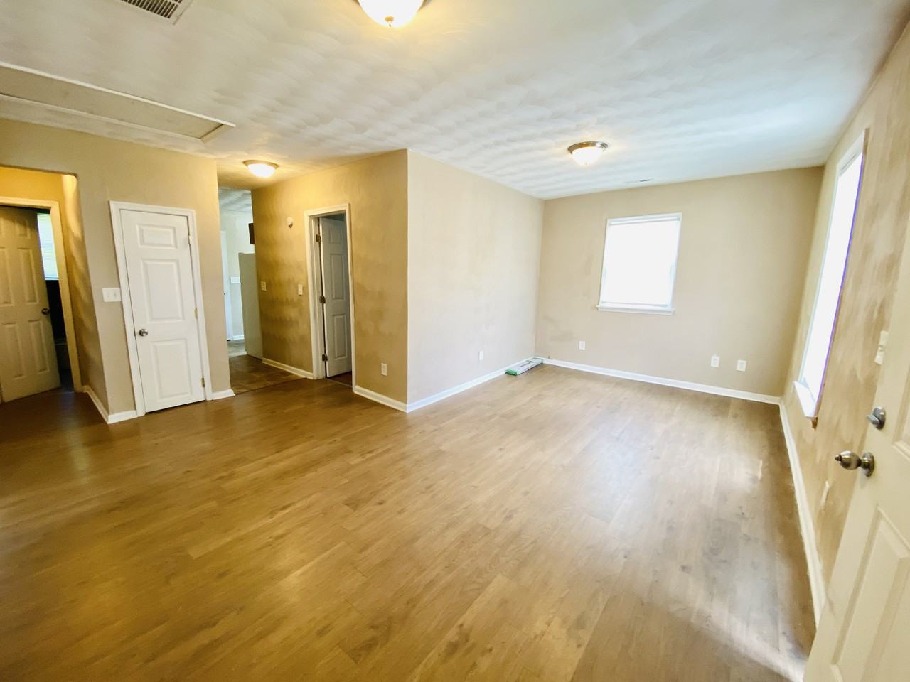 2836 Beachmont Ave - Photo 2 of 14