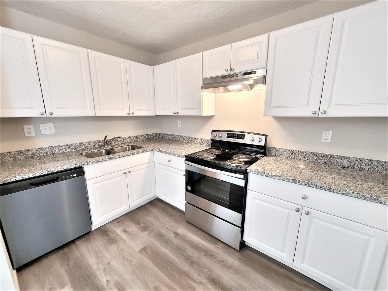 10329 Wicklowe St - Photo 4 of 10