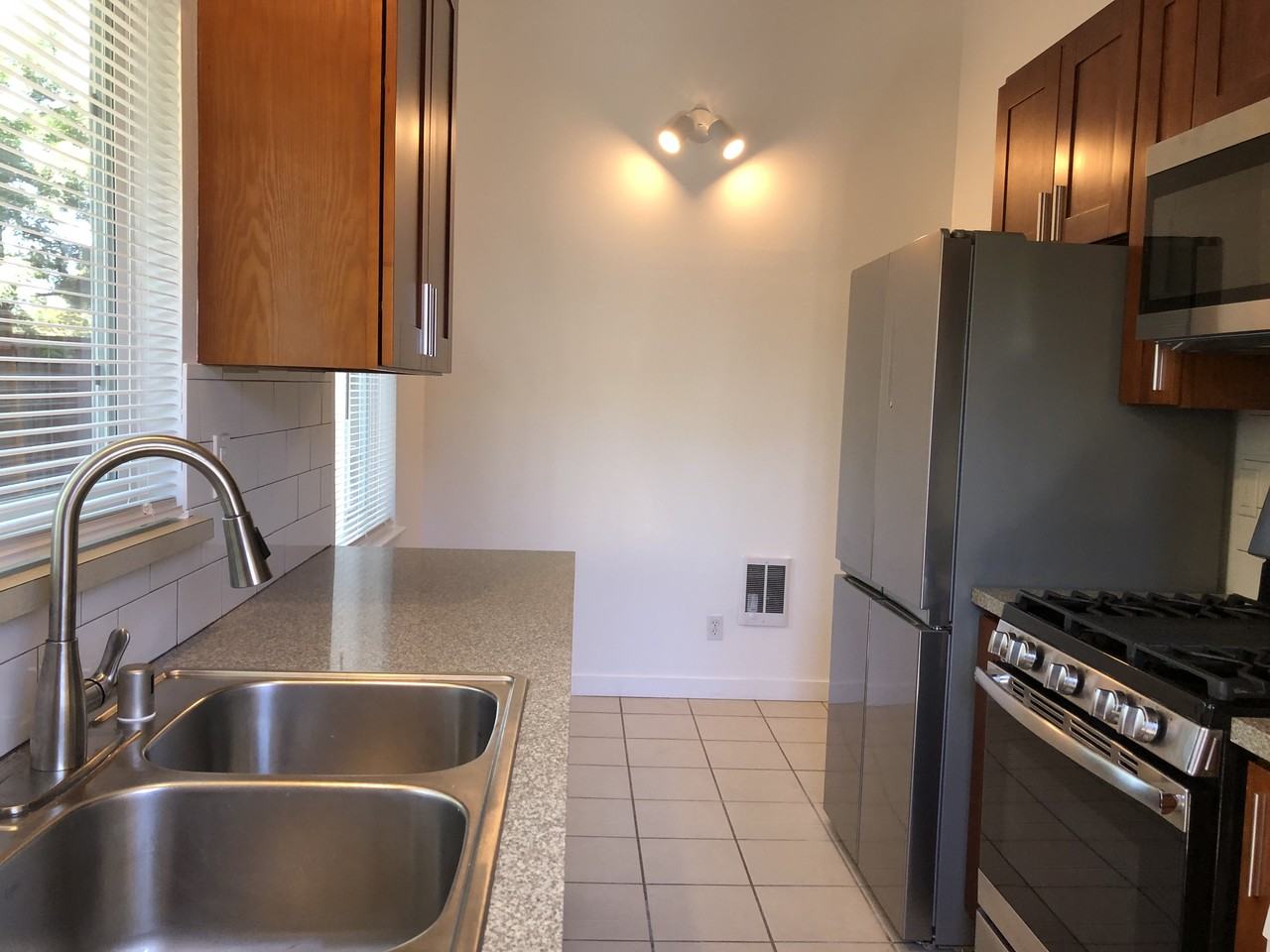 3129 Alma St - Photo 3 of 16