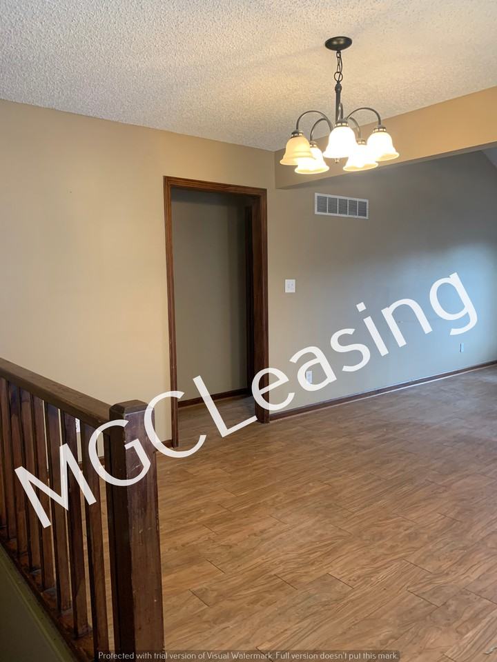 208-210 NW Monroe St - Photo 2 of 15