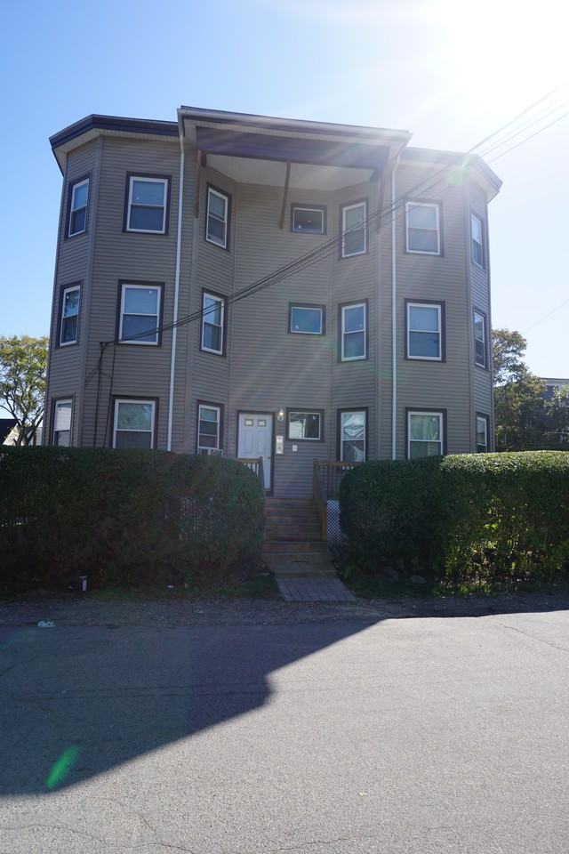 32 Lansdowne St - Photo 3 of 6