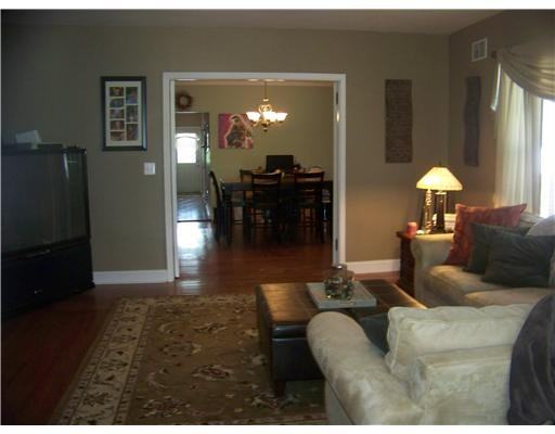 103 Jackson St - Photo 2 of 6