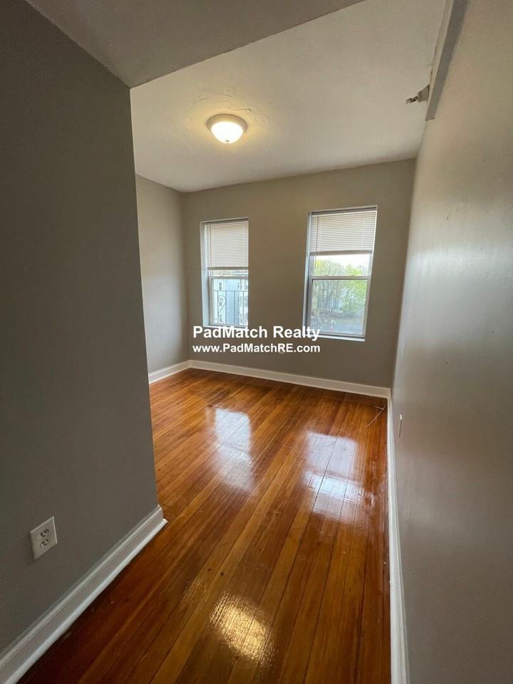 820828 Blue Hill Ave #3 - Photo 3 of 9