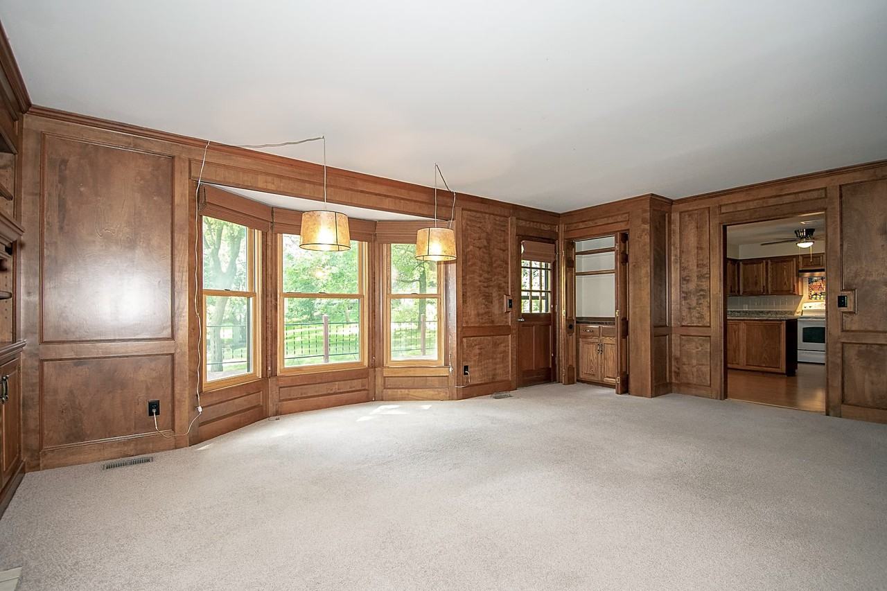 9701 W 104th St - Photo 2 of 10