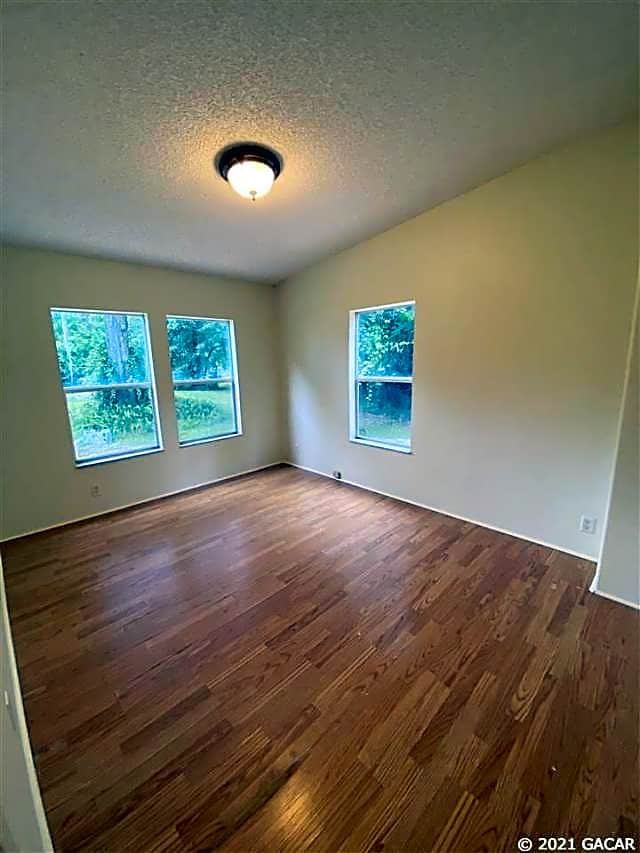 9628 Holden Park Rd - Photo 3 of 17