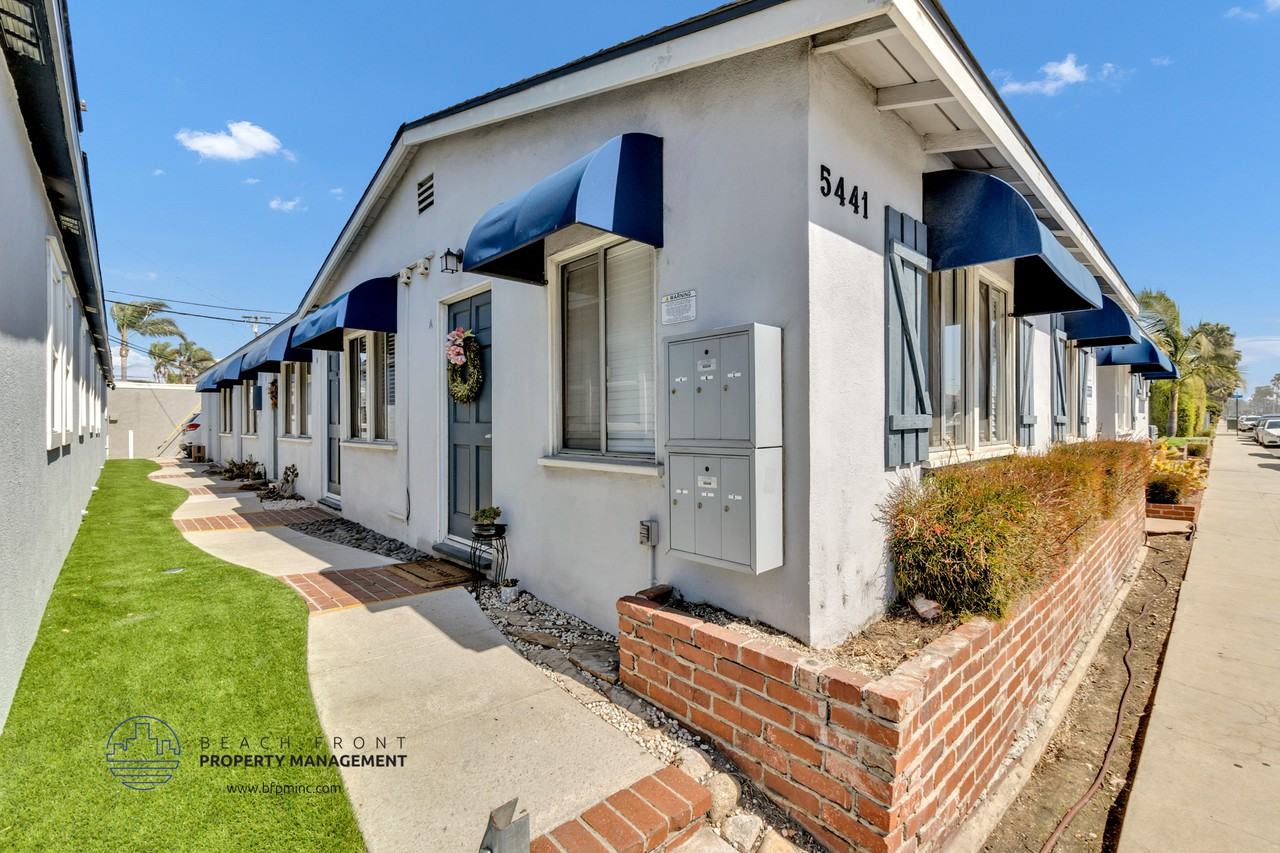 Naples Isle Apartments - Photo 4 of 31