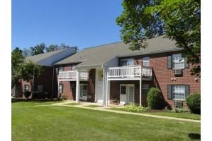 Madison at Valley Manor - Photo 3 of 14