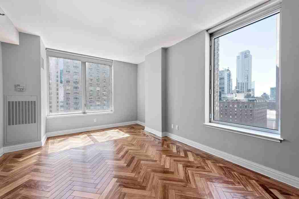 15 W 63rd St Apt 17c