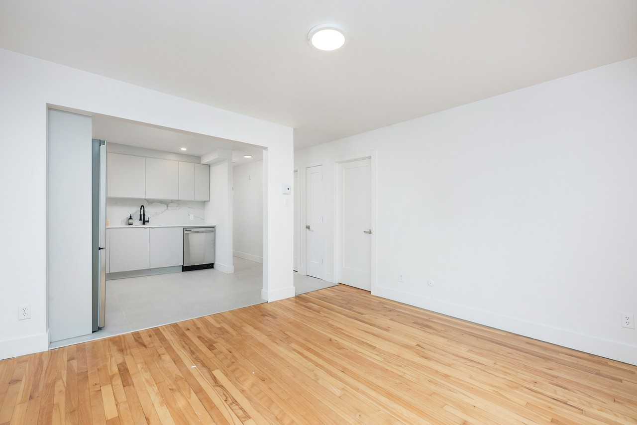 8462 Rue Saint-Hubert #5 - Photo 3 of 31