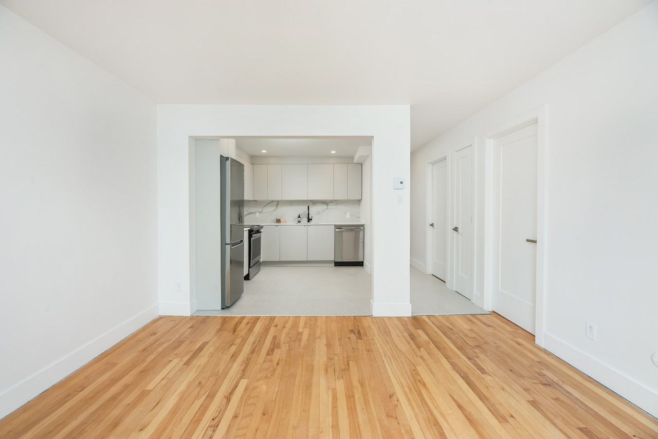 8462 Rue Saint-Hubert #5 - Photo 2 of 31