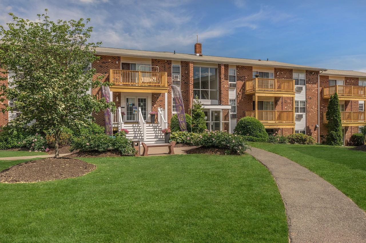 Parkview Apartments - Photo 3 of 19