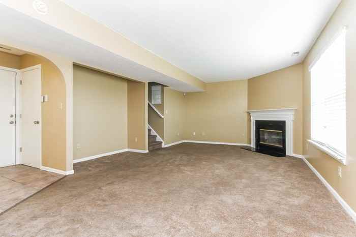 11031 Fall Dr - Photo 3 of 14