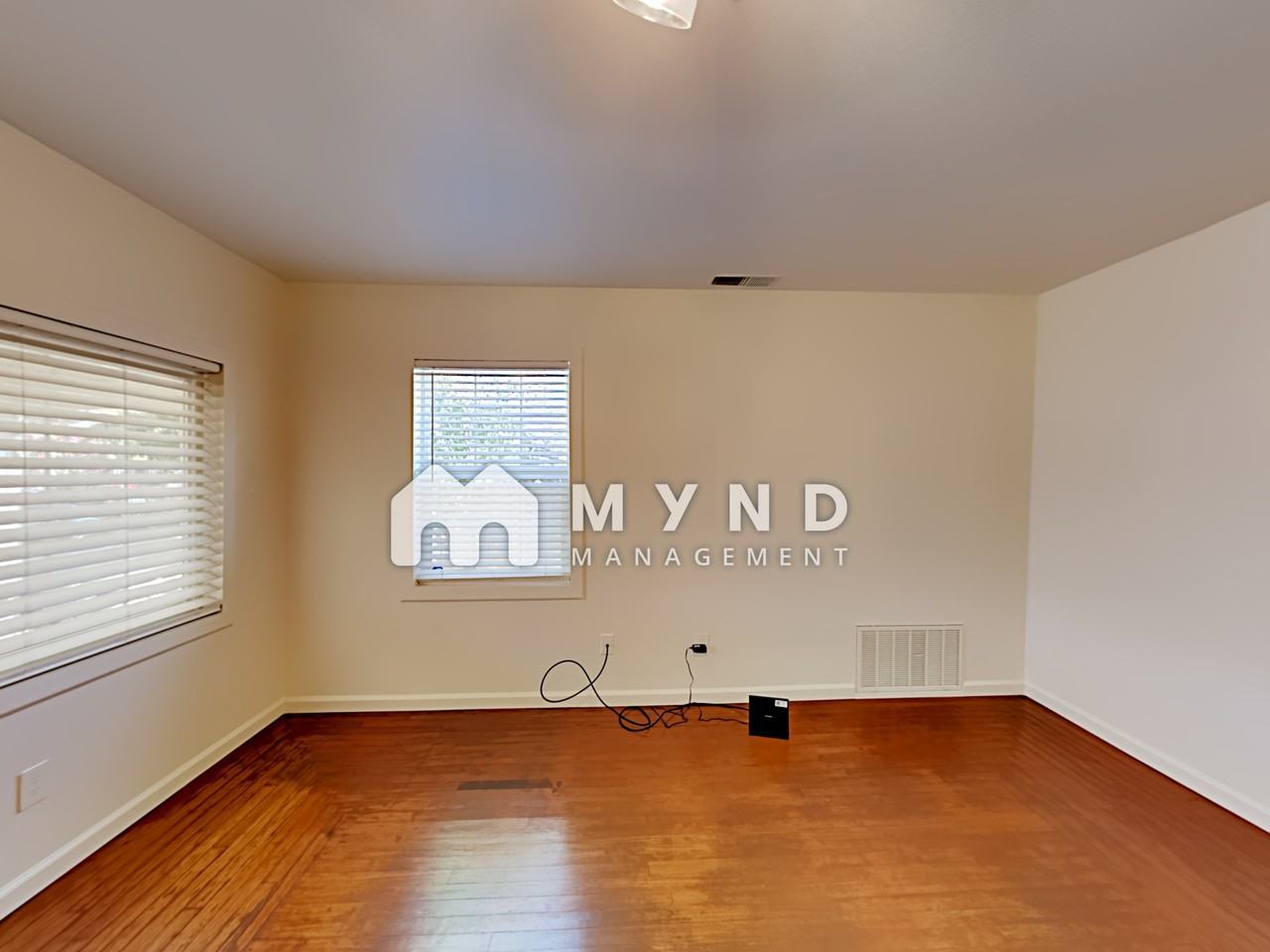 5541 28th St - Photo 2 of 12