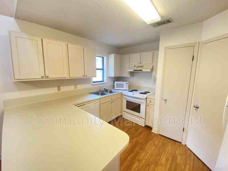 5131 Butter Creek Ln #206 - Photo 3 of 10