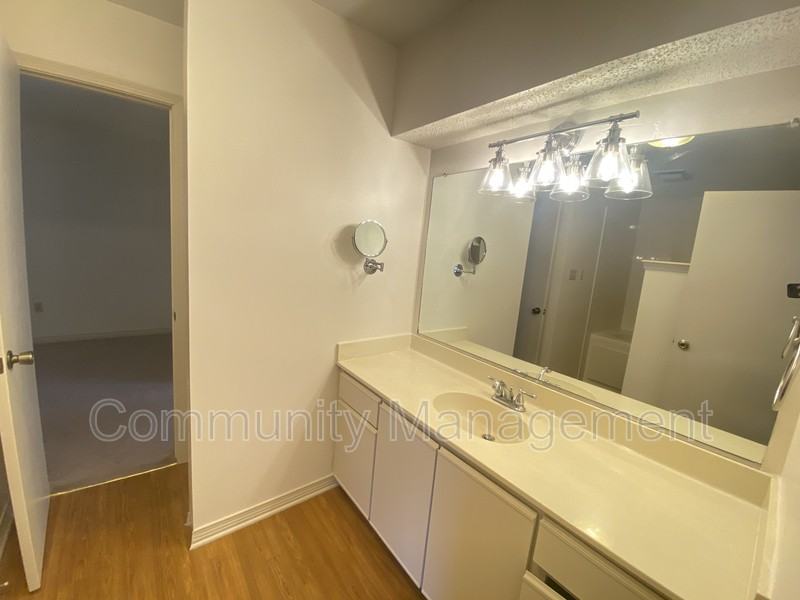 5131 Butter Creek Ln #206 - Photo 6 of 10