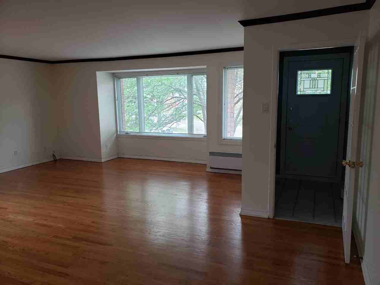 565 Rue Schumann - Photo 2 of 9