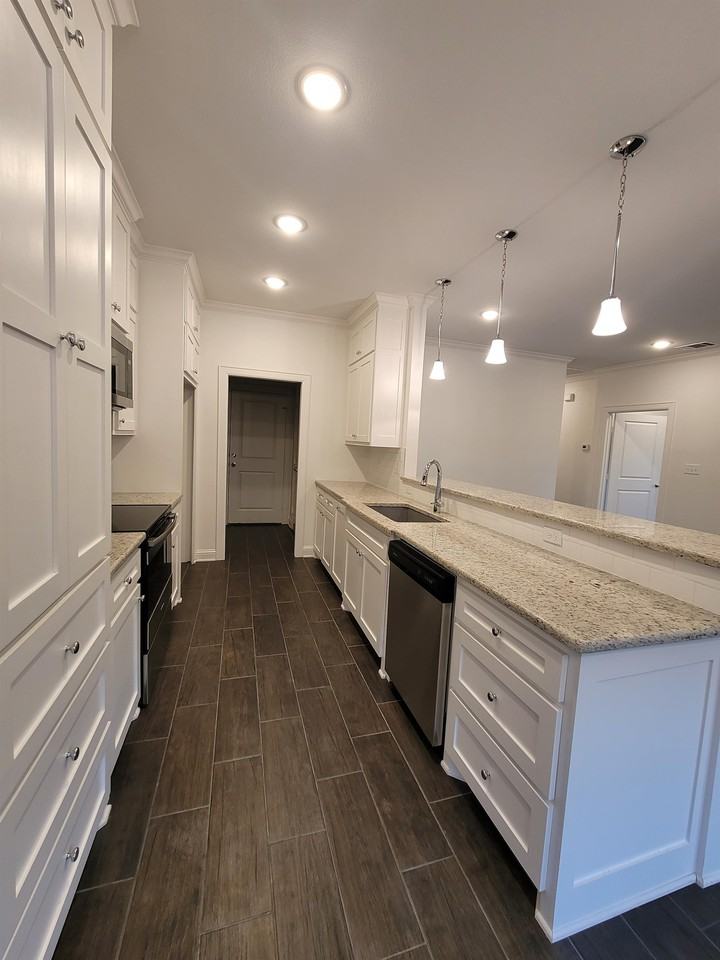 826 Lindsey Ln #1 - Photo 3 of 16