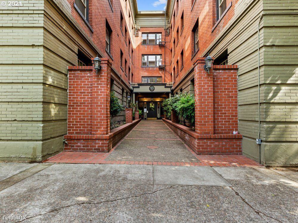2109 Nw Irving St #209