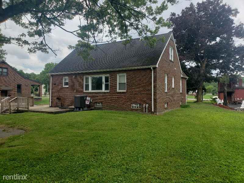 4488 W State St - Photo 2 of 34