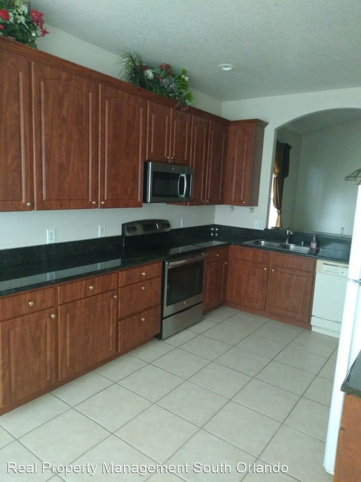 3180 Stonehurst Cir - Photo 3 of 12