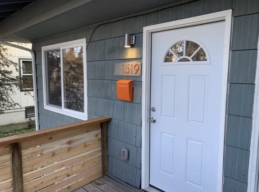 1519 Kinnikinnick St - Photo 2 of 10