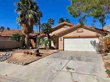 53775 Eisenhower Dr - Photo 2 of 25