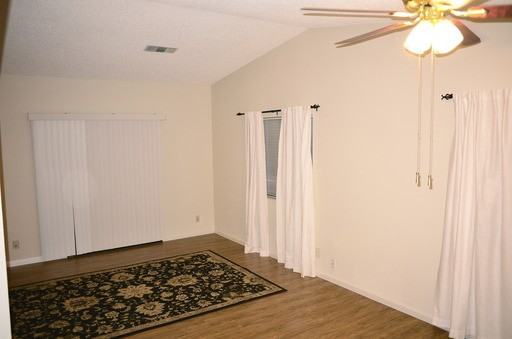 2740 Oriole Dr - Photo 2 of 7