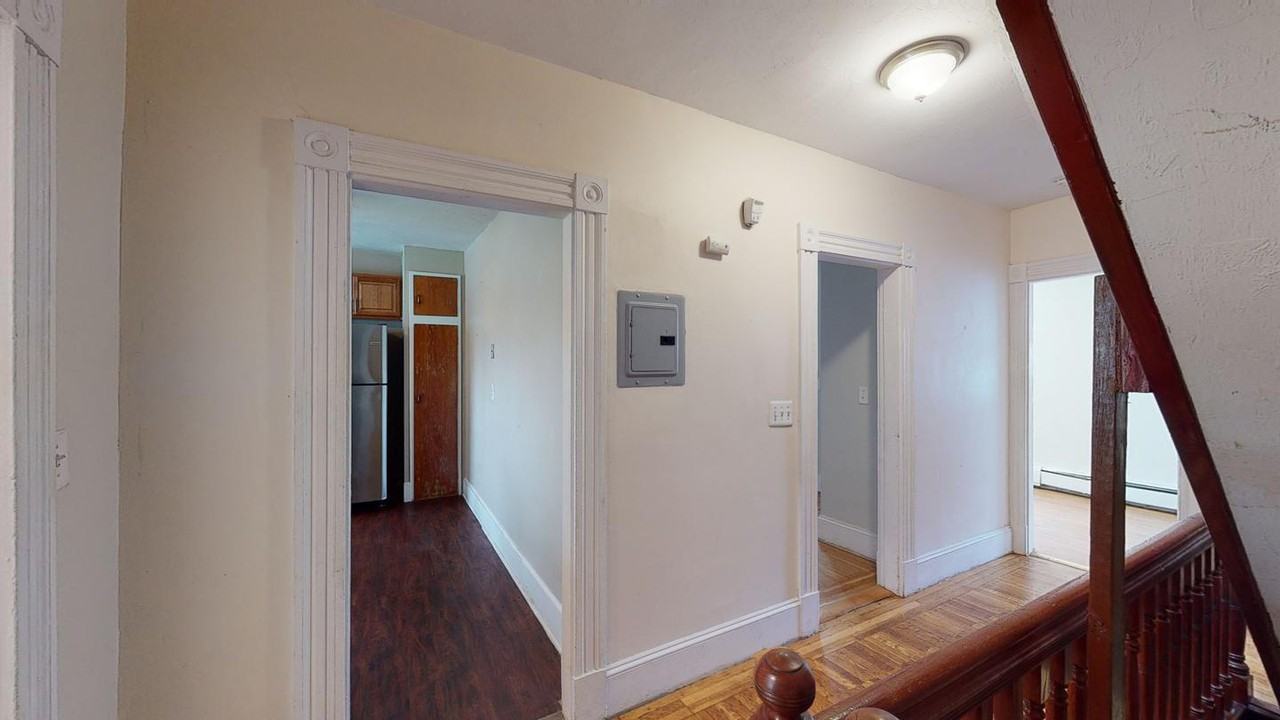 Sunny Somerville apartment with great outdoor deck - Photo 2 of 9