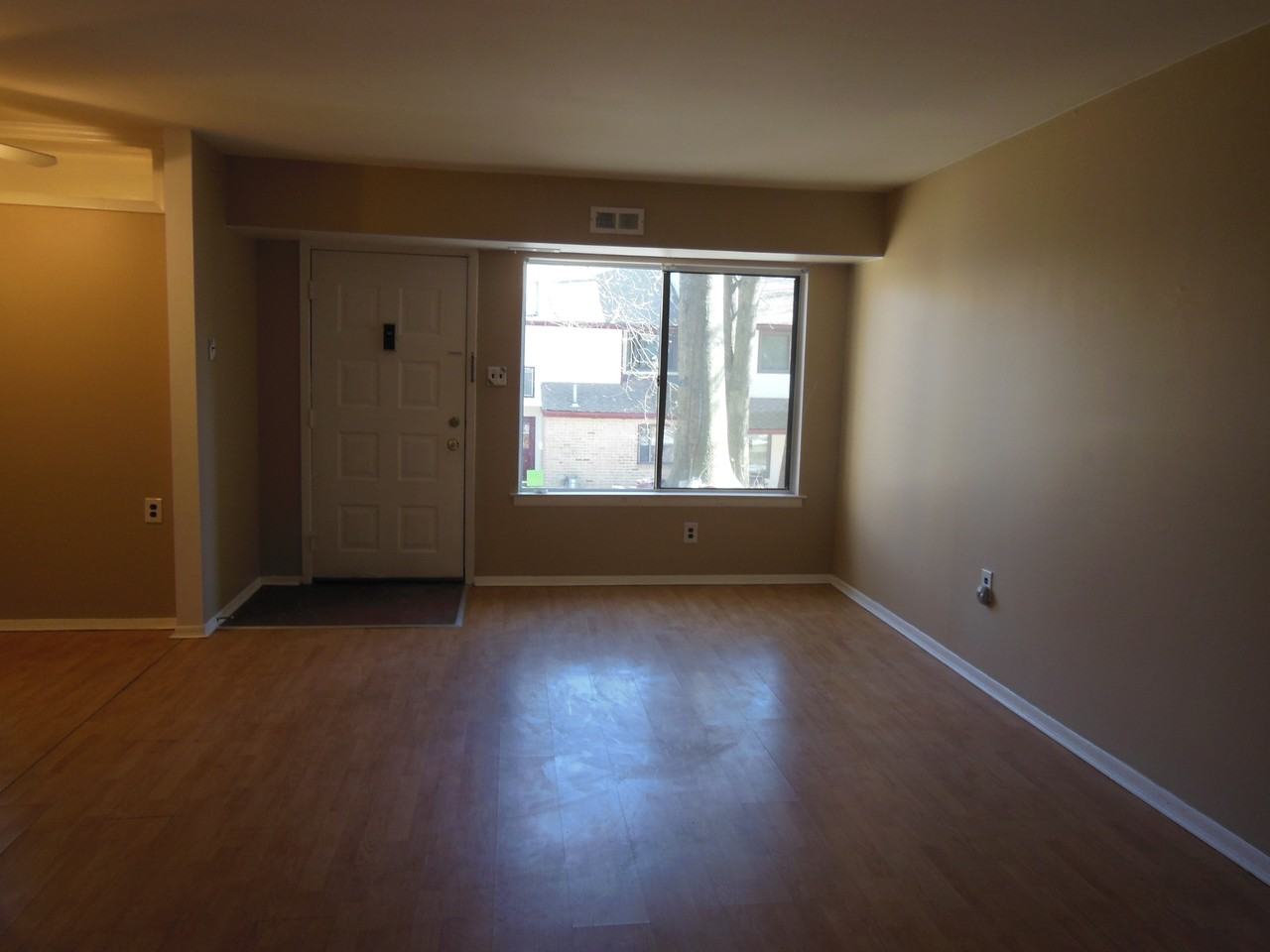 404 Timber Creek Rd - Photo 2 of 21