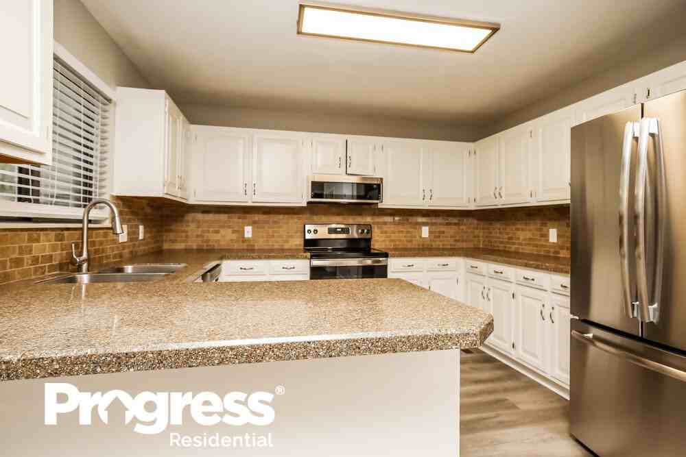 1316 Ravenna Ct S - Photo 3 of 9