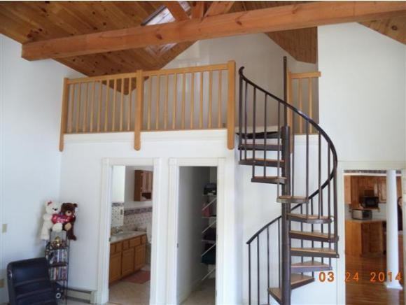 24 Patricia Dr - Photo 3 of 10