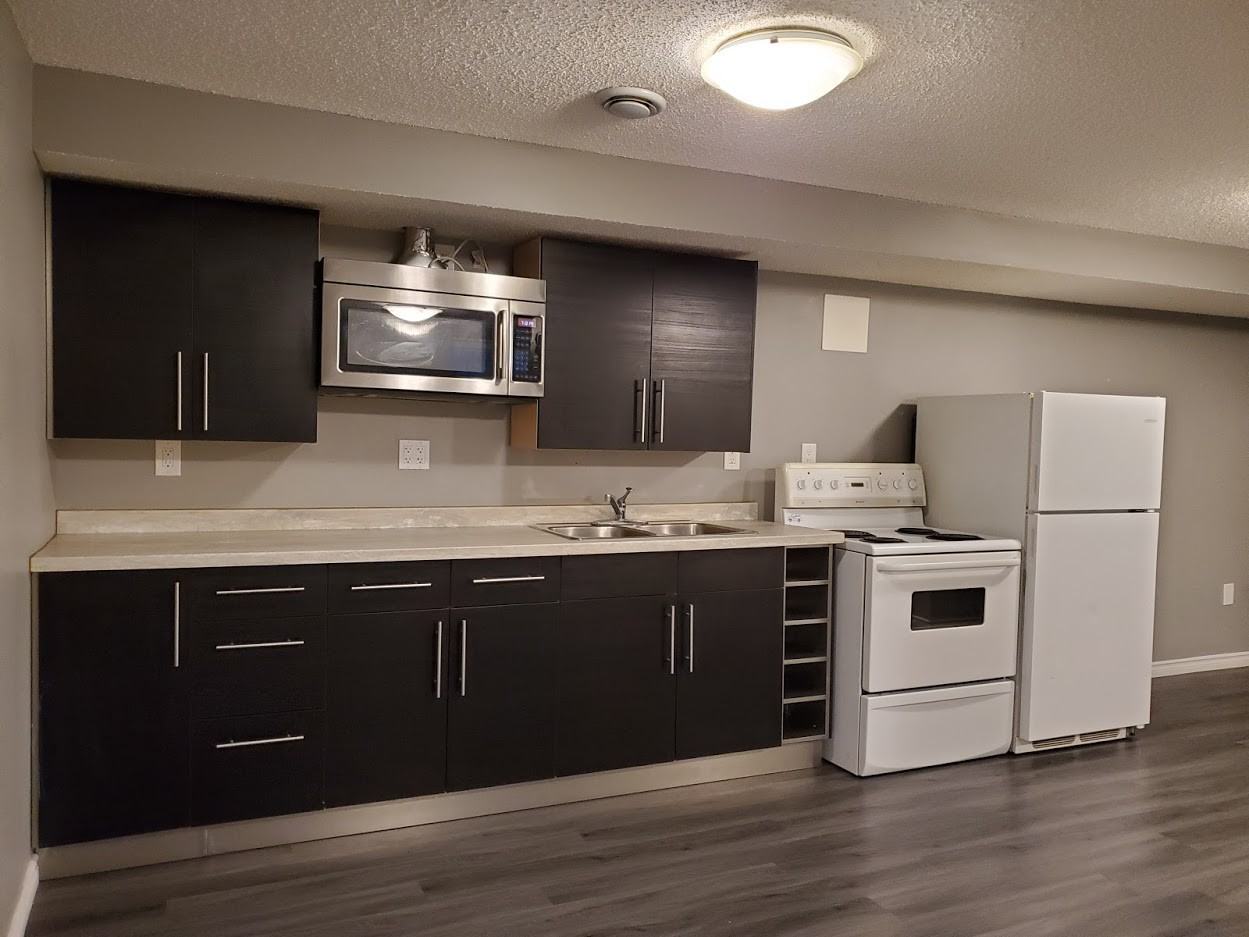 16103 103 St Nw - Photo 2 of 12