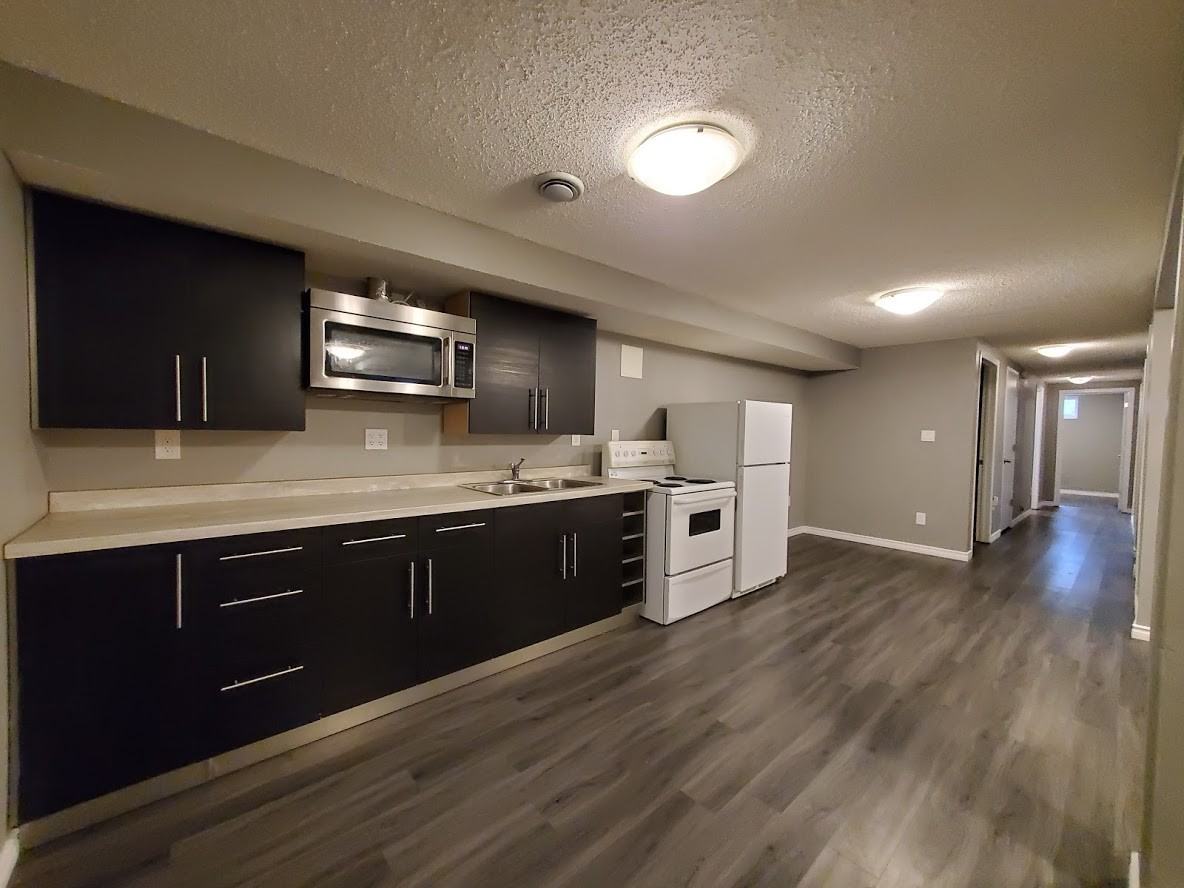 16103 103 St Nw - Photo 3 of 12