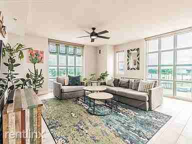 1227 E Madison St #506 - Photo 2 of 9