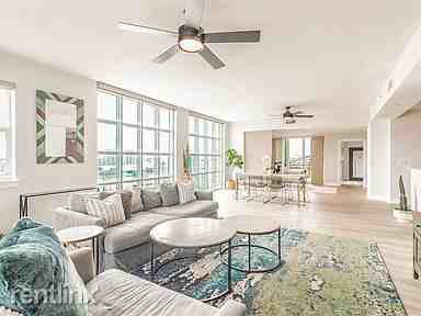 1227 E Madison St #506 - Photo 3 of 9