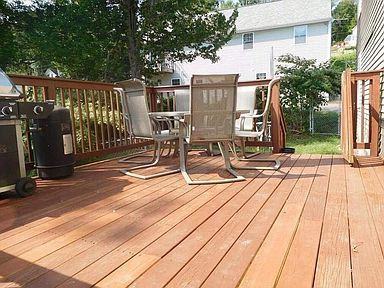 333 Main St - Photo 3 of 10