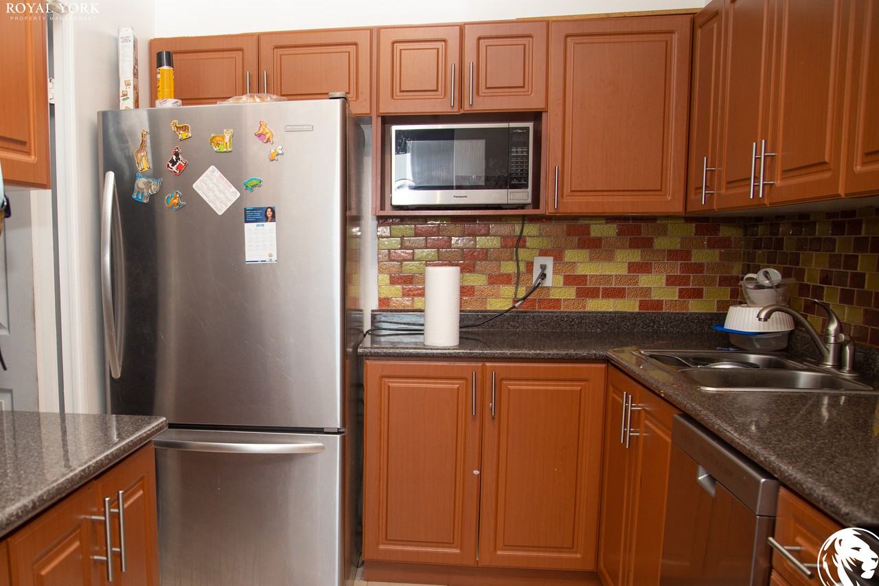 5 Shady Golfway #1618 - Photo 2 of 19