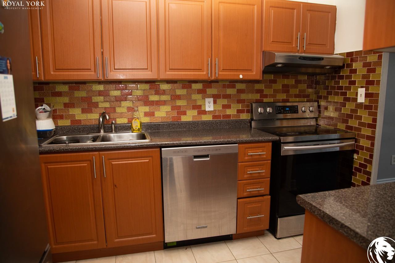 5 Shady Golfway #1618 - Photo 3 of 19