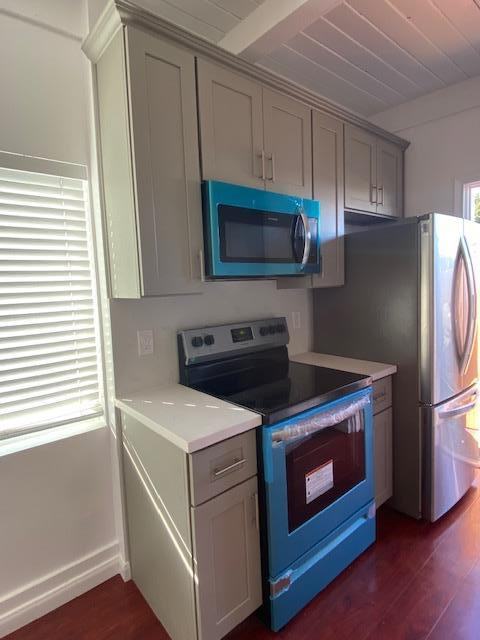 1001 Furlong St - Photo 3 of 5