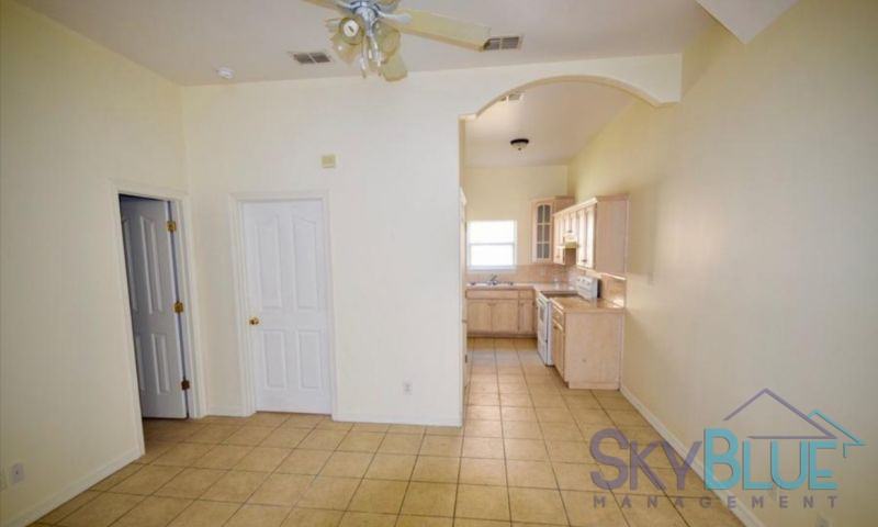 1521 West McIntyre Street #4 - Photo 3 of 6