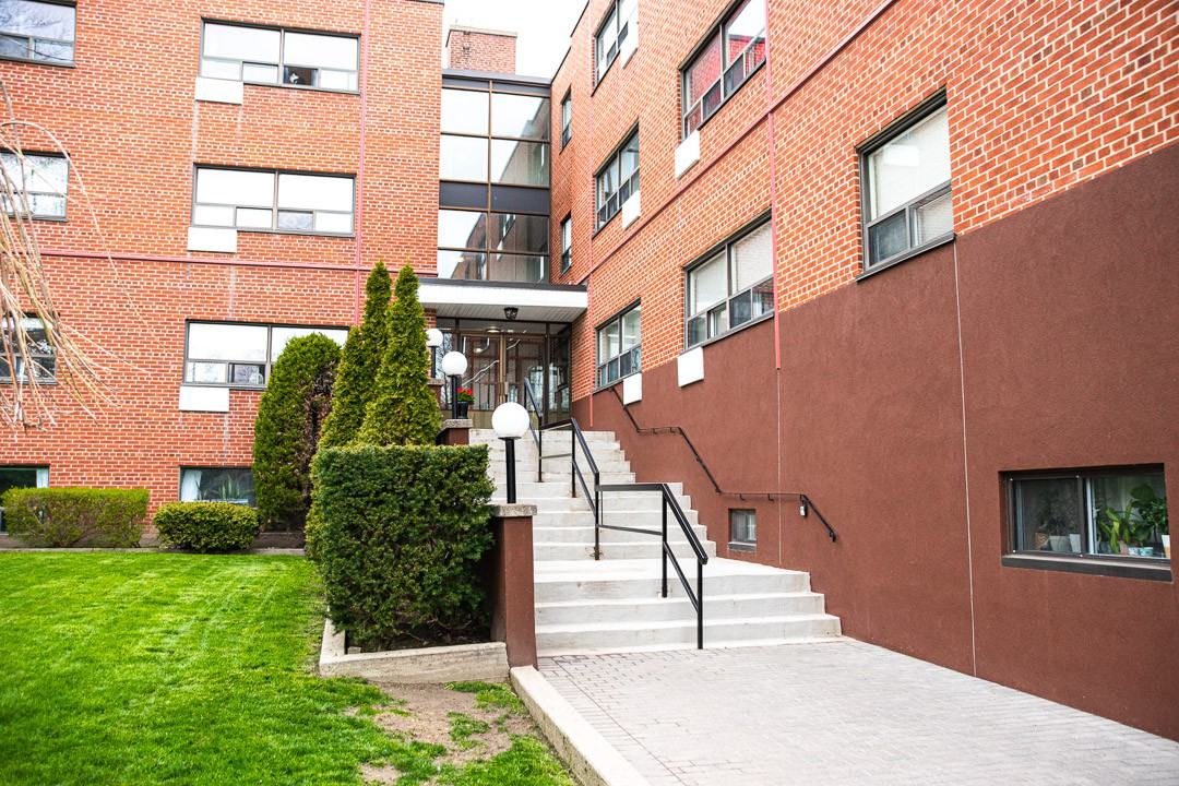 101 Coe Hill Dr Apartments in Swansea, Toronto, ON M6S 3E3 Zumper