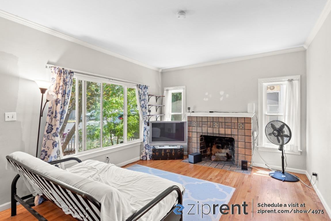 3527 Laguna Ave - Photo 3 of 19