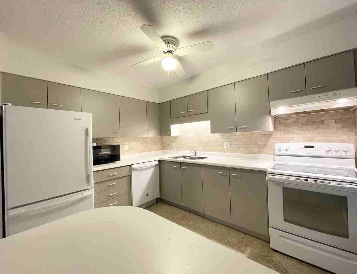 3085 Kingsway Drive - Photo 3 of 11