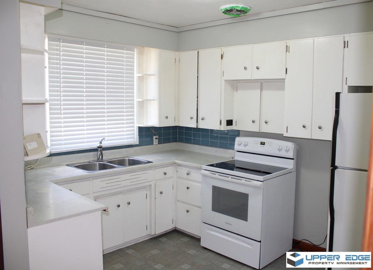 726 Pacific Ave - Photo 2 of 12